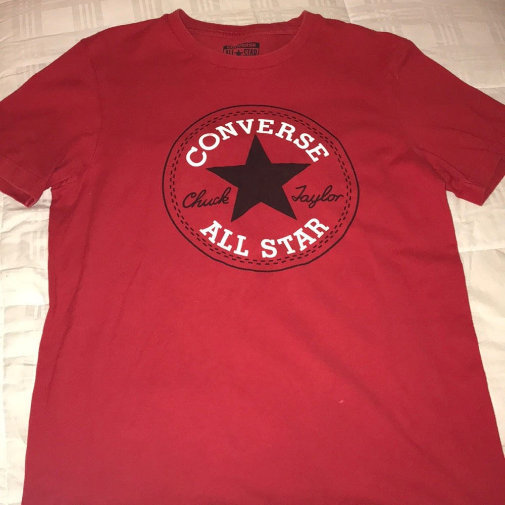 Red converse t